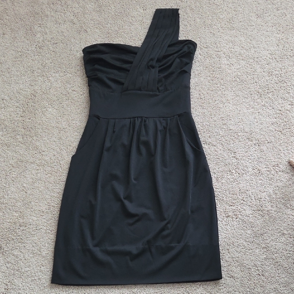 Gretchen Scott Designs Chic Black One-Shoulder Dress